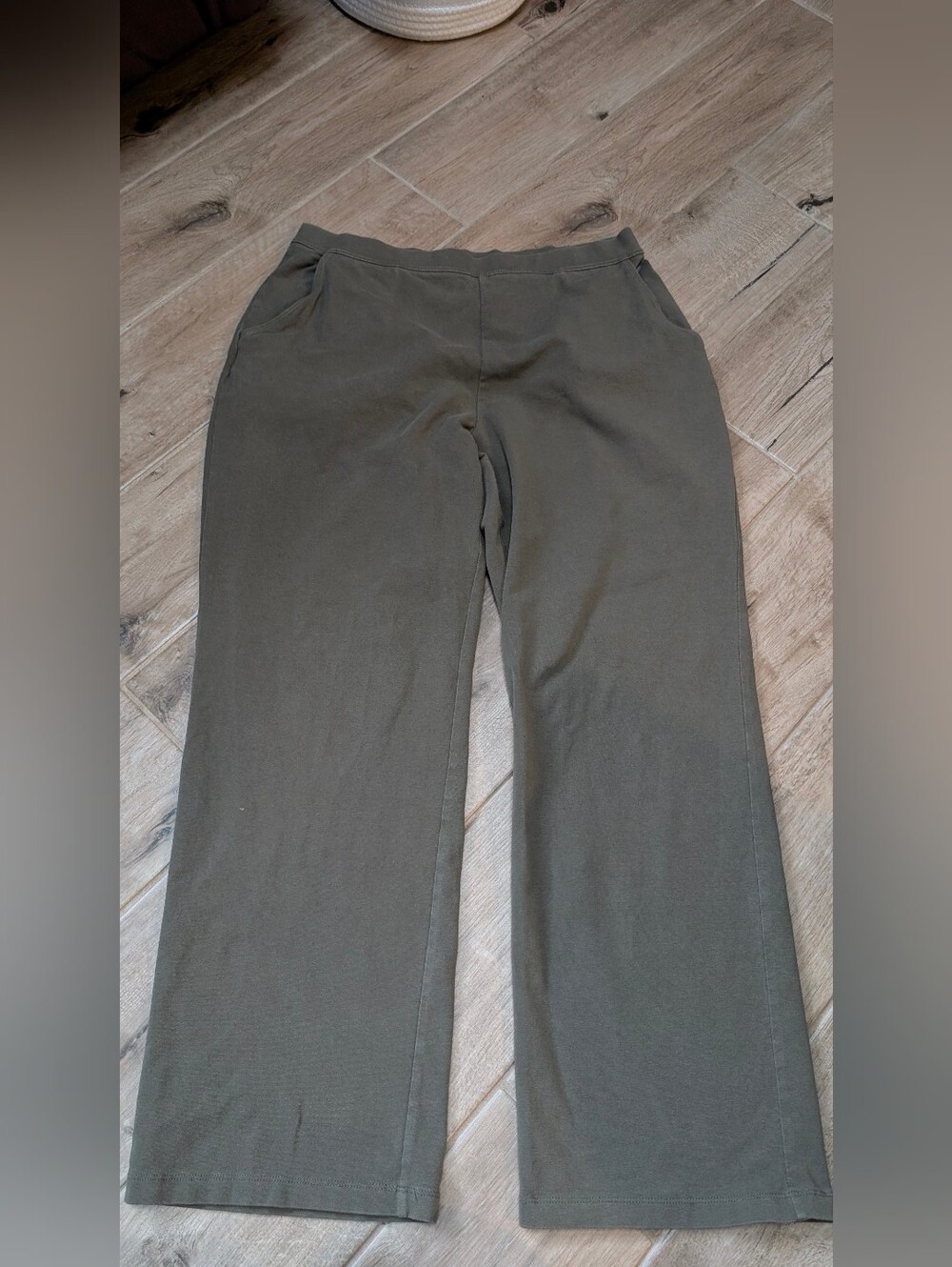 LL Bean - Women’s Wide-Leg Pants in Olive Green